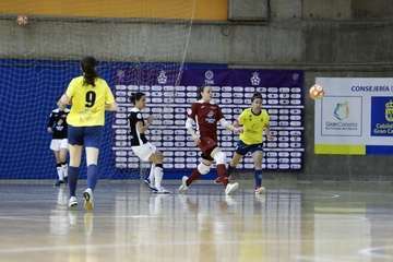 Una mala primera mitad condena al Teldeportivo/TA.